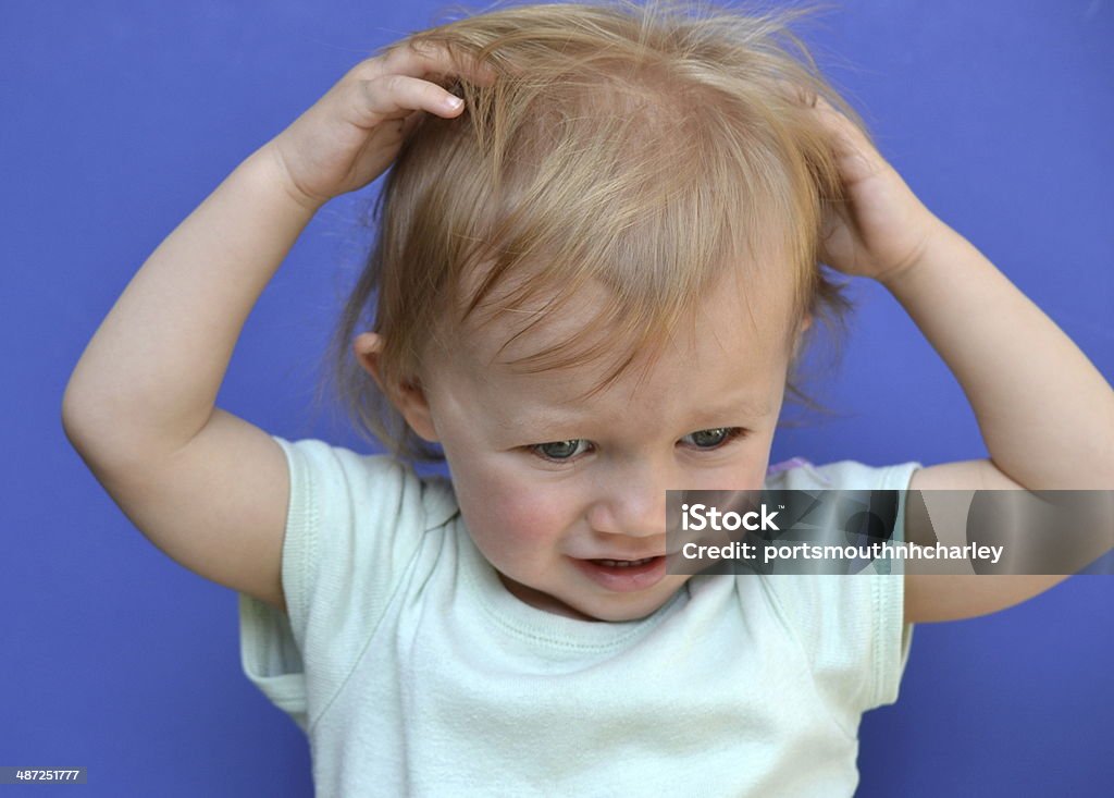 Kleinkinder Sich am Kopf kratzen - Lizenzfrei Baby Stock-Foto