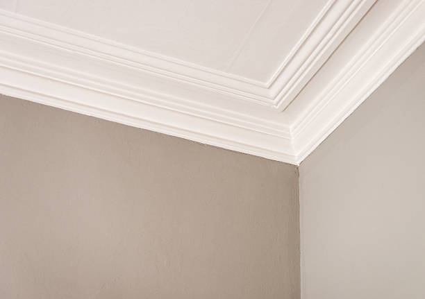 semplice soffitto cornice - cornicione architettonico foto e immagini stock