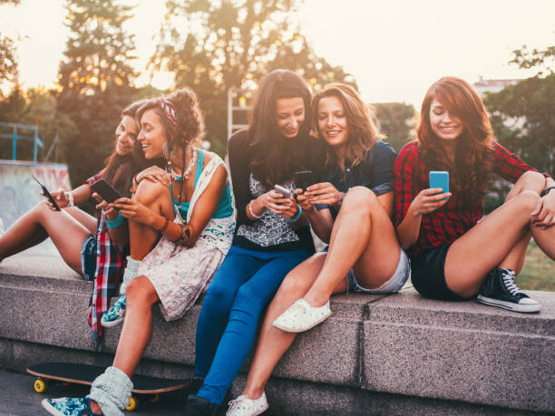 istock Surfing the net in the city 487263924