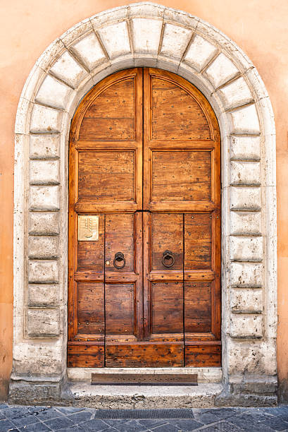 istock Door in Rome, Italy 487264372