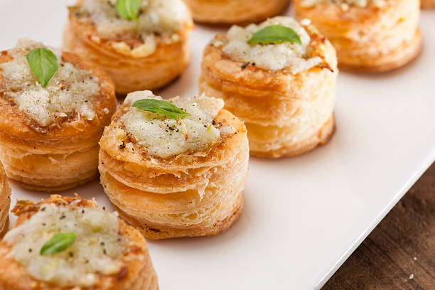 puré de cogumelo vol au vent plano aproximado - vol au vent imagens e fotografias de stock