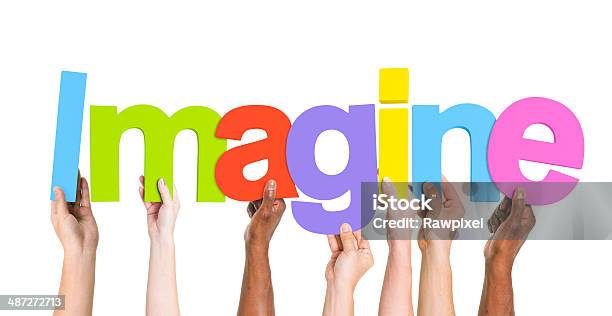 Grande Grupo De Mãos Segurando Imaginar - Fotografias de stock e mais imagens de Alfabeto - Alfabeto, Colorido, Conceito