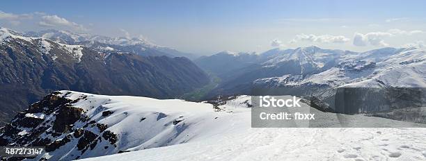 Vista Aérea De Los Alpes Foto de stock y más banco de imágenes de Aire libre - Aire libre, Alpes Europeos, Azul