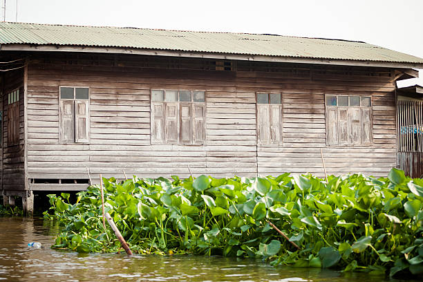 istock Bangkok thonburi klongs - canals view 487274102
