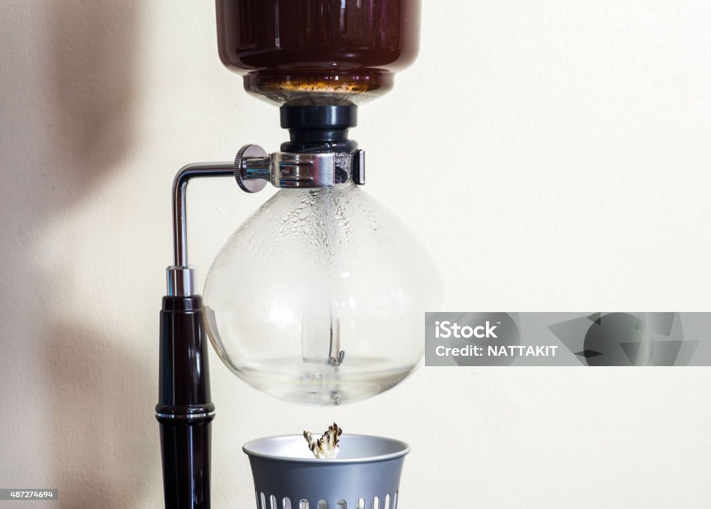 Japanese Siphon Coffee Maker With Halogen Beam Heater Stock Photo -  Download Image Now - iStock