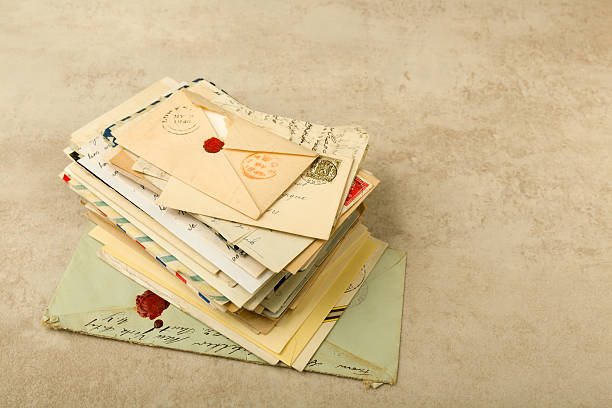 istock Pile of old letters 487277902