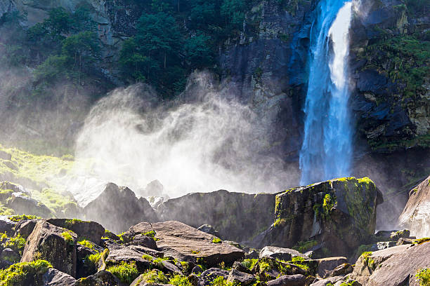 wodospad w góry - beauty in nature clean cool stream zdjęcia i obrazy z banku zdjęć