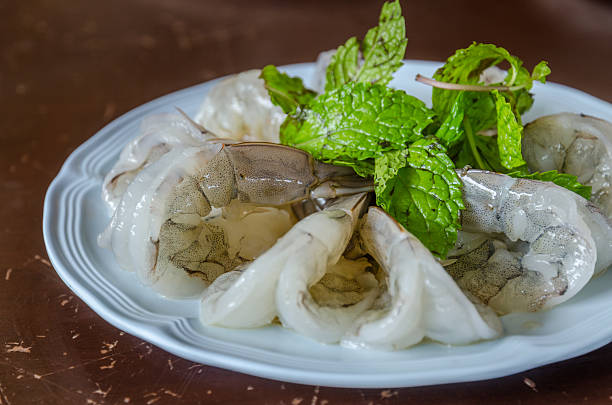 camarón en la salsa marinera y calientes y picantes - prepared shrimp skewer rice prepared fish fotografías e imágenes de stock