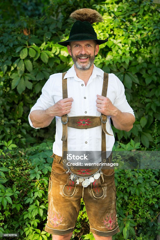 Porträt eines bayerischen Mann in Lederhose-Trachtenmode - Lizenzfrei Männer Stock-Foto