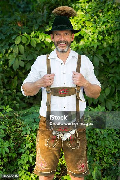 Porträt Eines Bayerischen Mann In Lederhosetrachtenmode Stockfoto und mehr Bilder von Männer