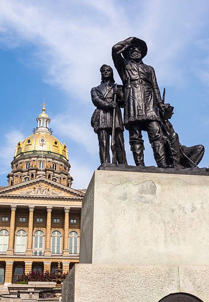 istock Iowa State Capitol In Des Moines 487317344