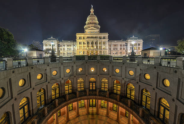 texas state budynku kapitolu kontynuacyjnego, nocy - texas state flag texas dome austin texas zdjęcia i obrazy z banku zdjęć