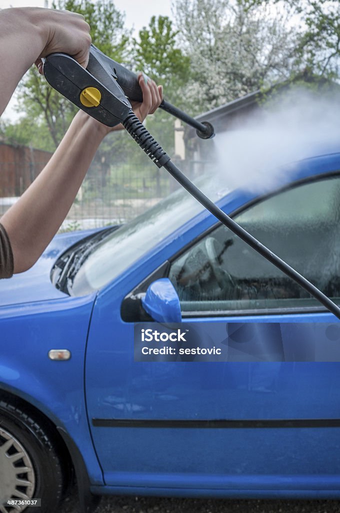 La pression de l'eau de lavage de voiture - Photo de Adulte libre de droits