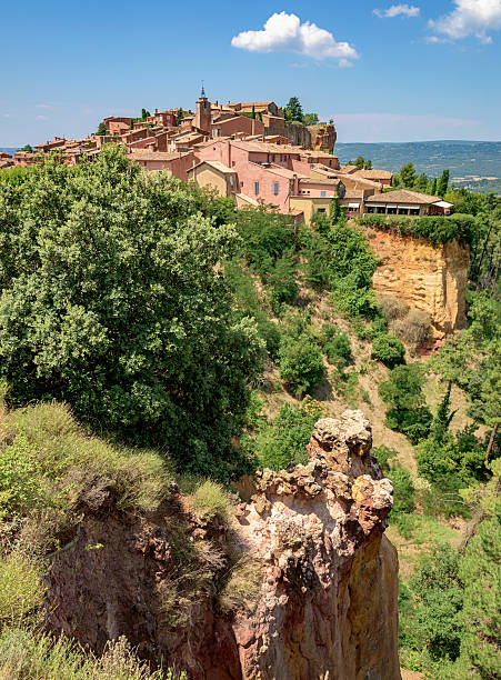 The village of Roussillon, famous for its large and colorful ochre deposits. Roussillon, Provence-Alpes-Cote d'Azur region in southeastern France.