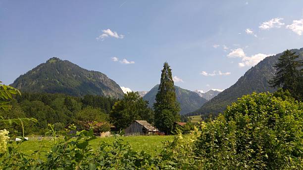 estate mountain panorama - wetterstein mountains summer hut european alps foto e immagini stock