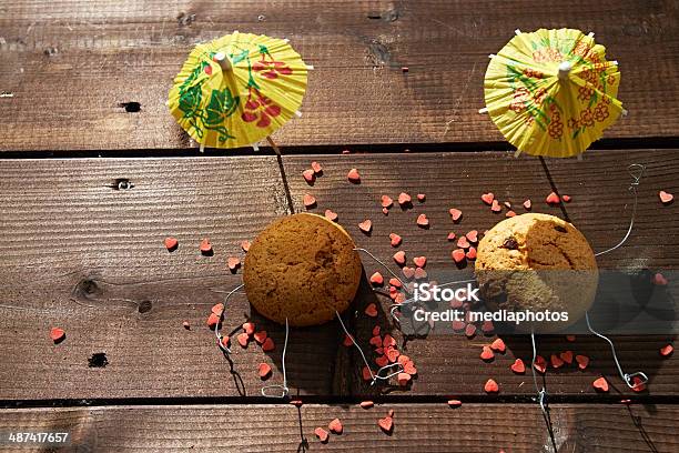 Sol Horno Foto de stock y más banco de imágenes de Acostado - Acostado, Acostado de espalda, Agarrados de la mano