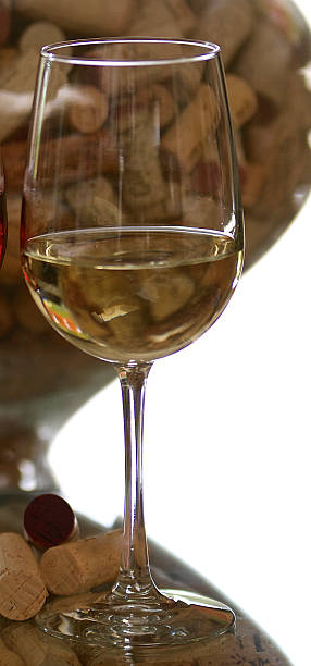vino blanco - kelowna chardonnay grape vineyard grape fotografías e imágenes de stock