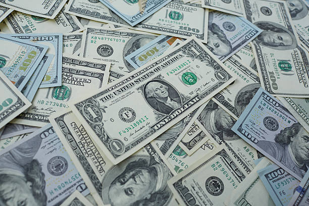 istock banknotes to one and one hundred USD 487417882