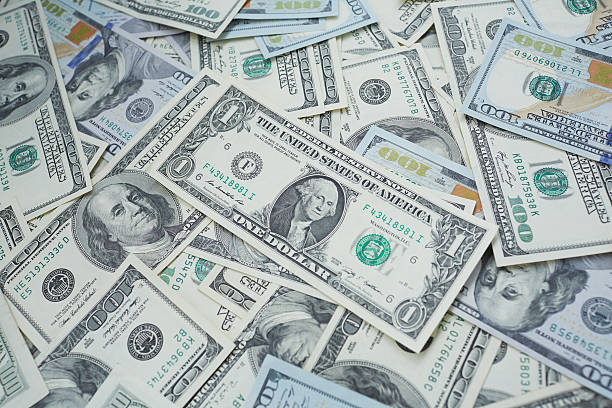 istock banknotes to one and one hundred USD 487417918