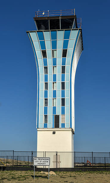 la histórica torre del aeropuerto de austin mueller - austin airport fotografías e imágenes de stock