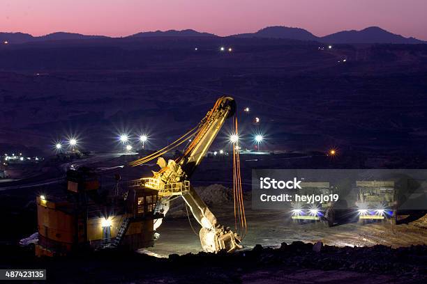 Carrinho De Mineração - Fotografias de stock e mais imagens de Exploração Mineira - Exploração Mineira, Noite, Mina