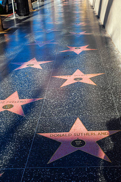 stars wie donald sutherland oder friz freleng auf der hollywood boulevard - the hollywood boulevard stock-fotos und bilder