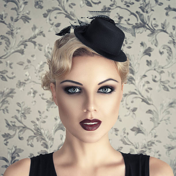 istock Retro style fashion woman 487423801