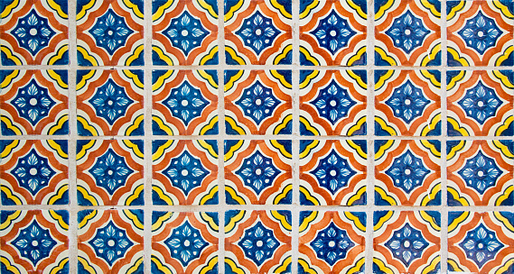 Artesanales azulejos de cerámica mexicana Talavera photo