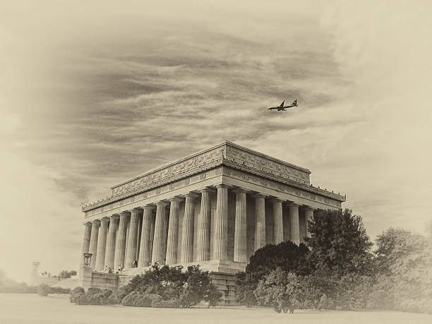 istock lincoln memorial sepia 487445451