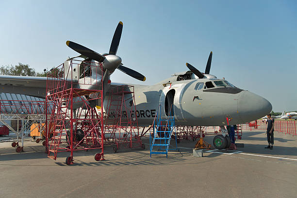 indiano força aérea um - 32 - fuel and power generation air vehicle repairing airplane imagens e fotografias de stock