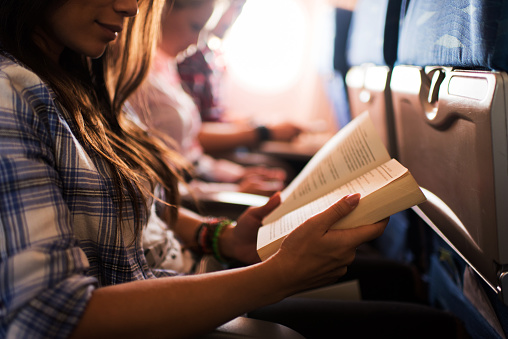 reading on a plane | how to beat boredom on a long flight 