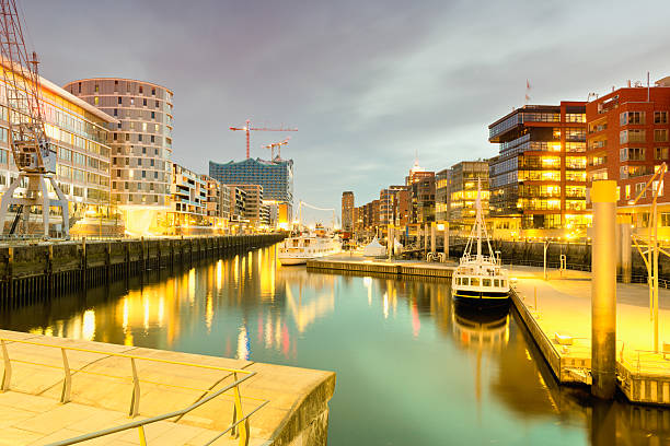istock Germany, Hamburg, Hafencity, modern architecture at the waterfro 487462502