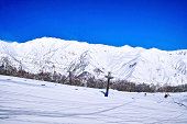 blauer-himmel-und-ski-list.jpg?b=1&s=170x170&k=20&c=E2t1x66XsDndkOsDb4U3F71PfPCI7d8OAaGJh1njRy4=