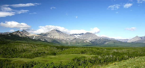 istock MOUNTAIN SCENE IN THECANADIAN ROCKIES. 487473470