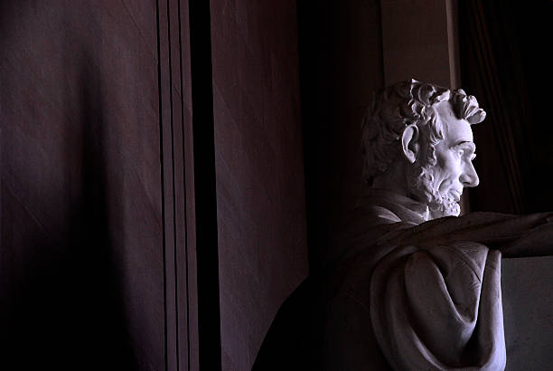istock Lincoln Memorial Alternative View 487475988