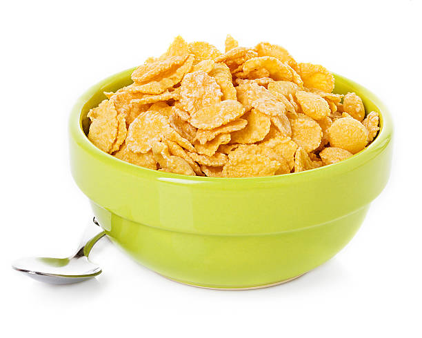 tazón con corn flakes (copos de maíz en el fondo blanco - gold carbohydrate food food and drink fotografías e imágenes de stock