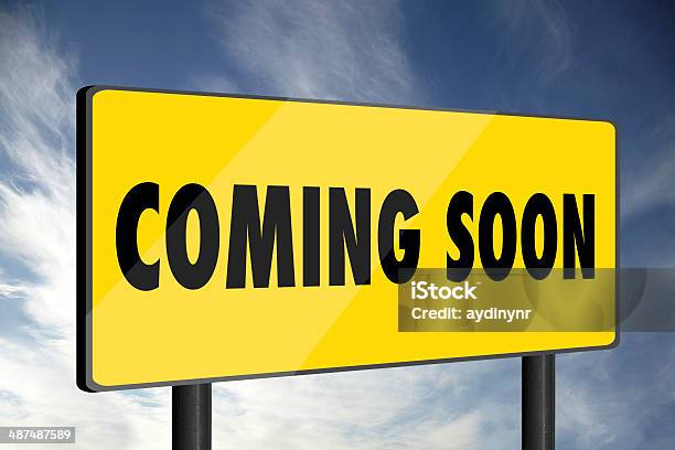 Foto de Em Breve e mais fotos de stock de Coming Soon - placa em inglês - Coming Soon - placa em inglês, Abstrato, Amarelo