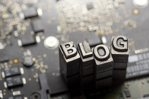 istock Social media & Blog icon by letterpress 487489474