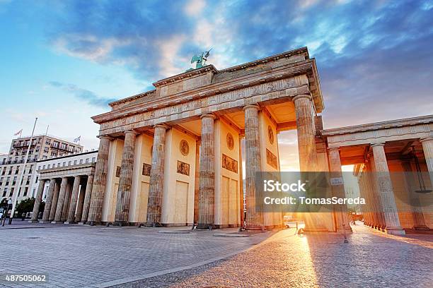 Brandenburger Tor In Berlin Deutschland Stockfoto und mehr Bilder von Berlin - Berlin, Sonnenaufgang, Deutschland