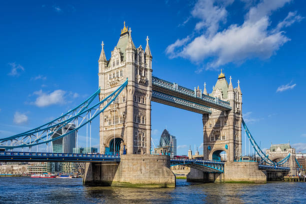 tower bridge in london, england / united kingdom - tower bridge stockfoto's en -beelden