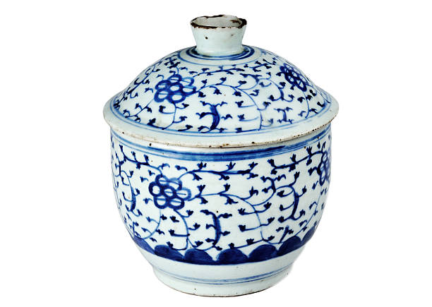 istock Antique Chinese blue and white porcelain 487506853