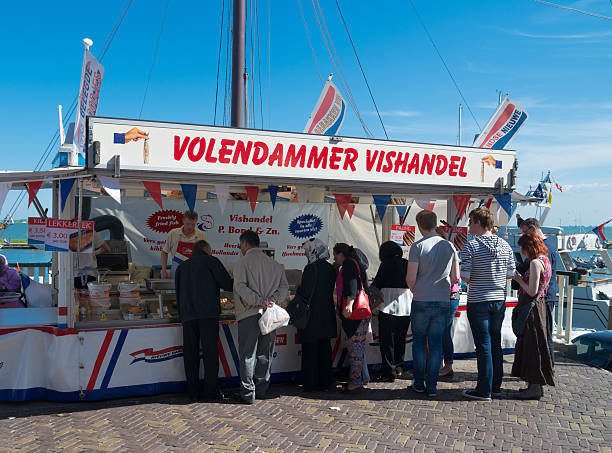 fish stall in volendam - paling nederland stockfoto's en -beelden