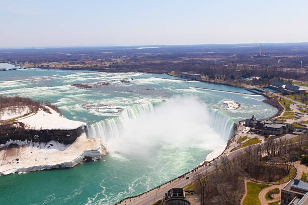 ホースシュー滝ハイアングル - niagara falls falling people usa ストックフォトと画像