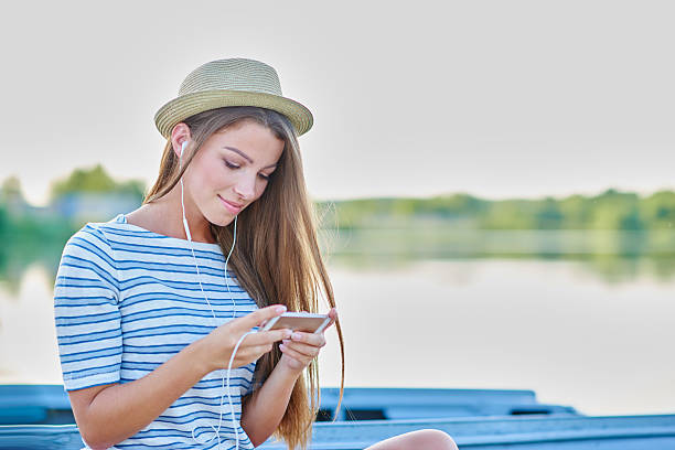 istock Chatting with my friends from my vacation 487526914