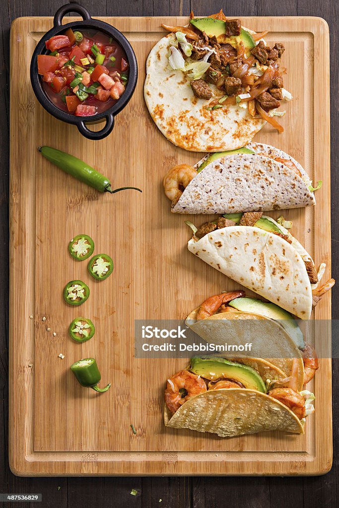 Tacos y Salsa - Foto de stock de Aguacate libre de derechos