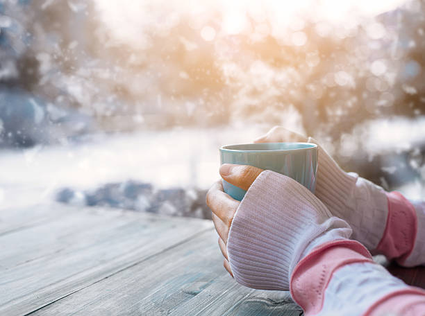 coffee in winter - cafe snow stockfoto's en -beelden