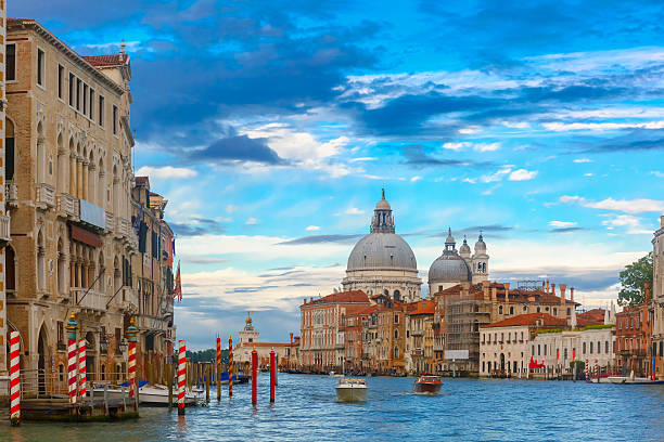 istock Grand canal at night in Venice, Italy 487539352