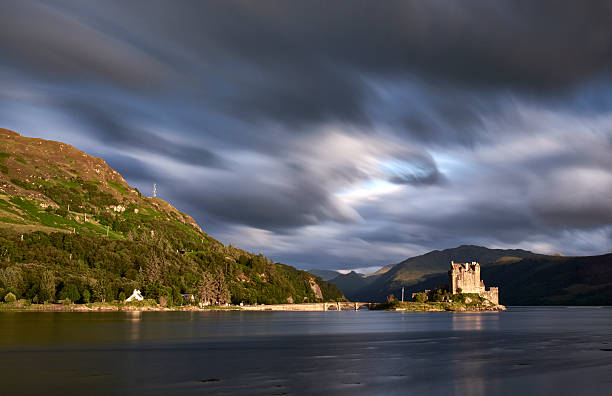 paisagem do castelo eilean donan - long exposure - fotografias e filmes do acervo