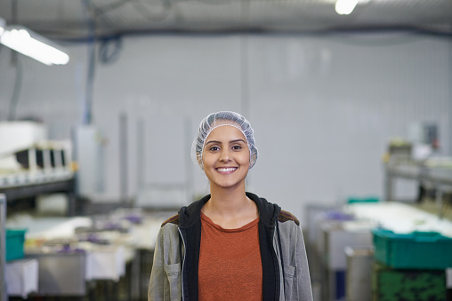 Shot of a woman working in a food processing planthttp://195.154.178.81/DATA/i_collage/pu/shoots/805486.jpg