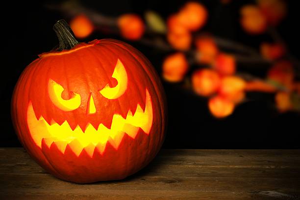 istock Halloween Jack o Lantern with autumn leaves background 487557838